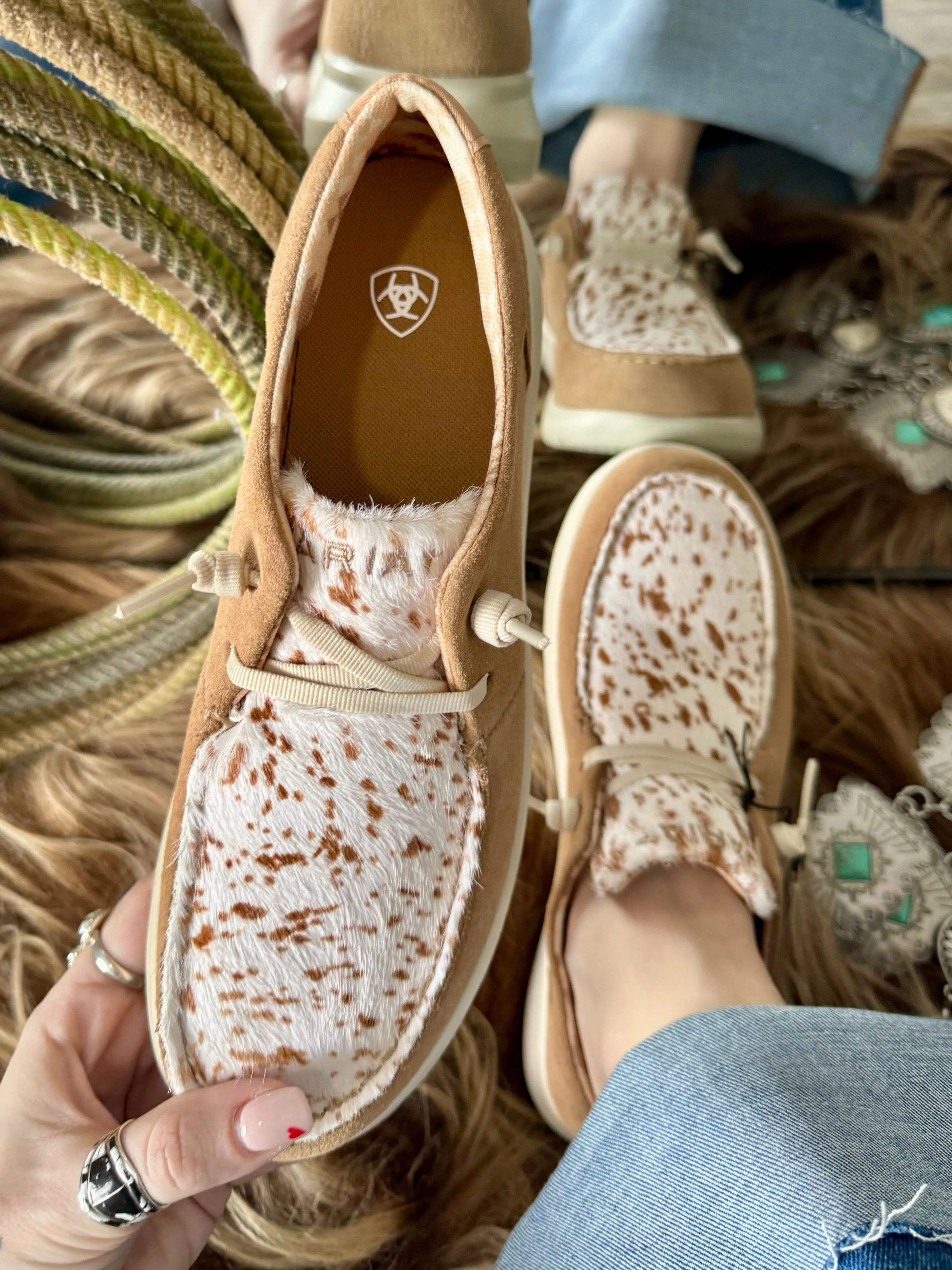 ARIAT Women's Walnut/Spotted Hair On Hilo