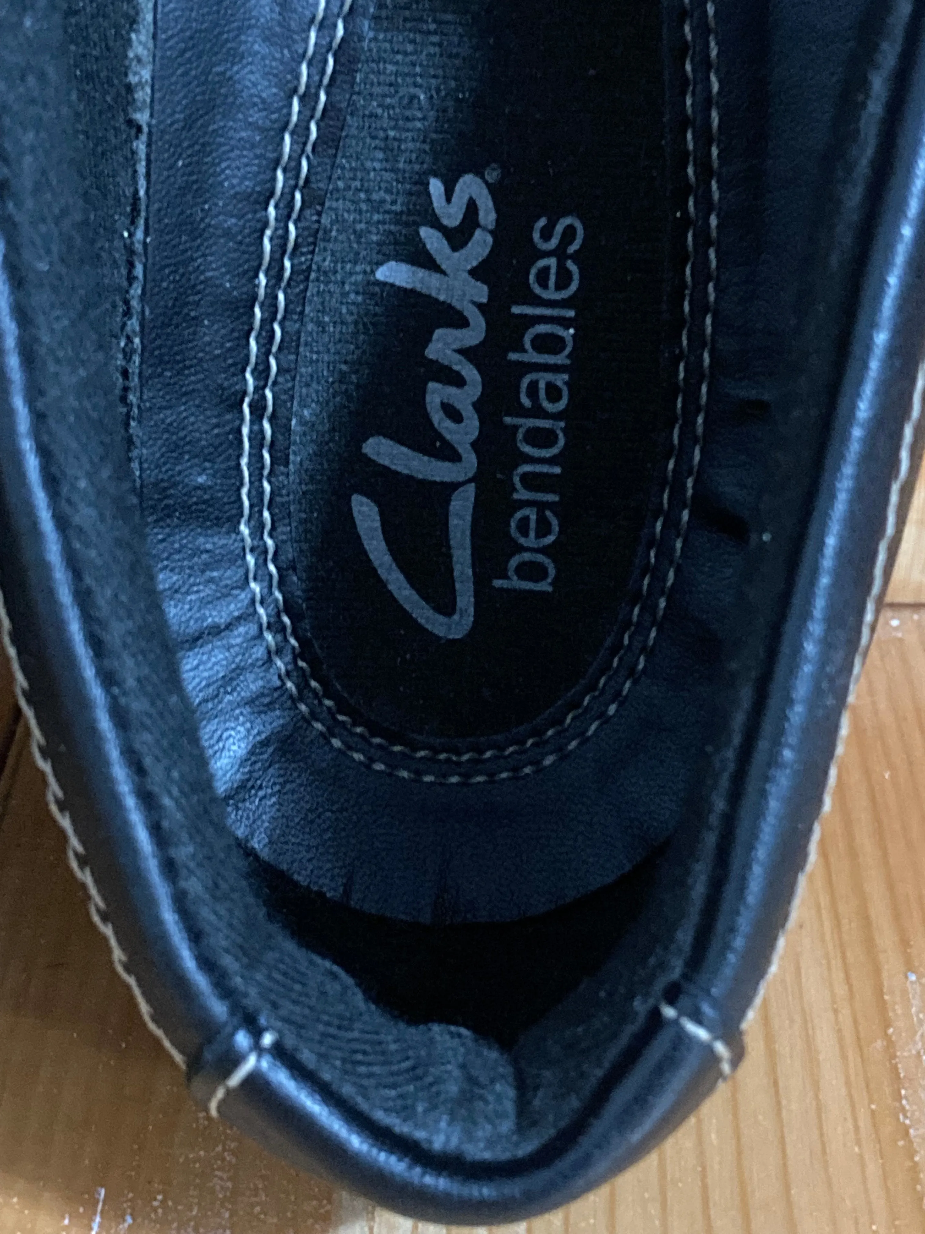 CLARKS SIXTY DELTA Women's Size 7M Leather Slip On Shoes Sneakers Loafers Black