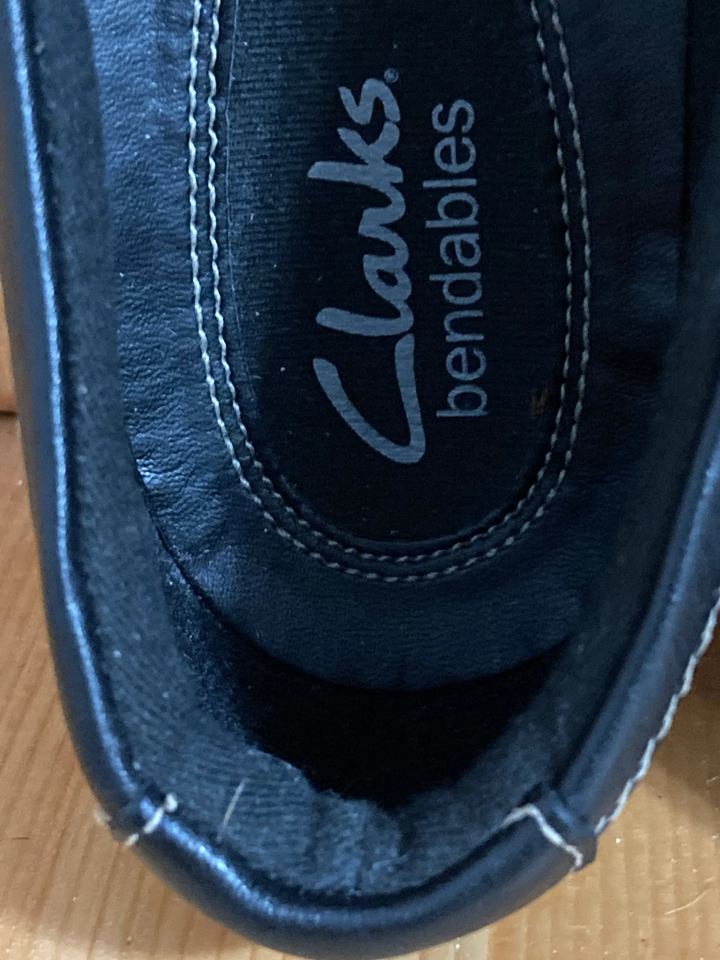 CLARKS SIXTY DELTA Women's Size 7M Leather Slip On Shoes Sneakers Loafers Black