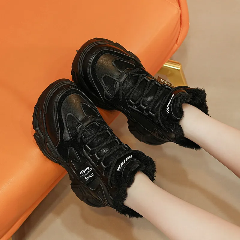 Comfortable and versatile velvet sneakers