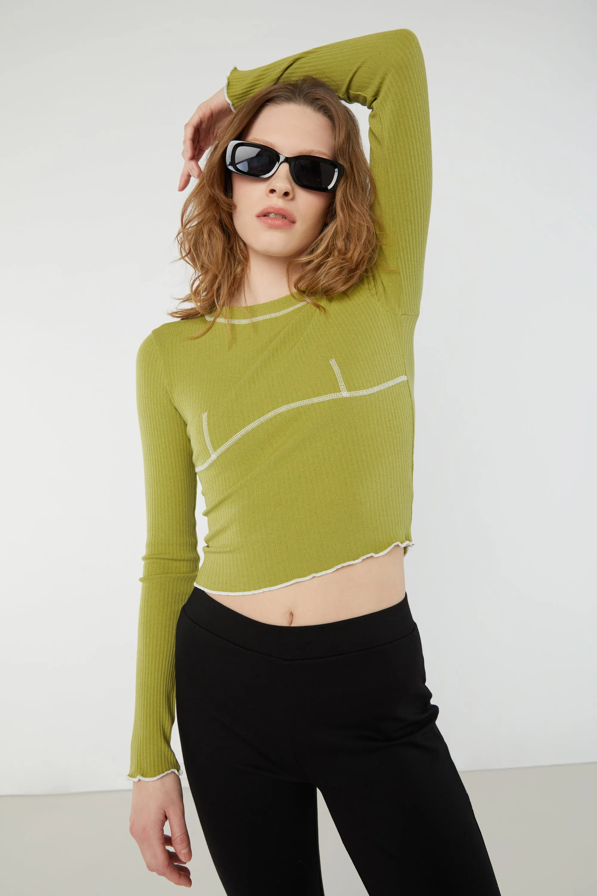 CONTRAST STITCH TOP