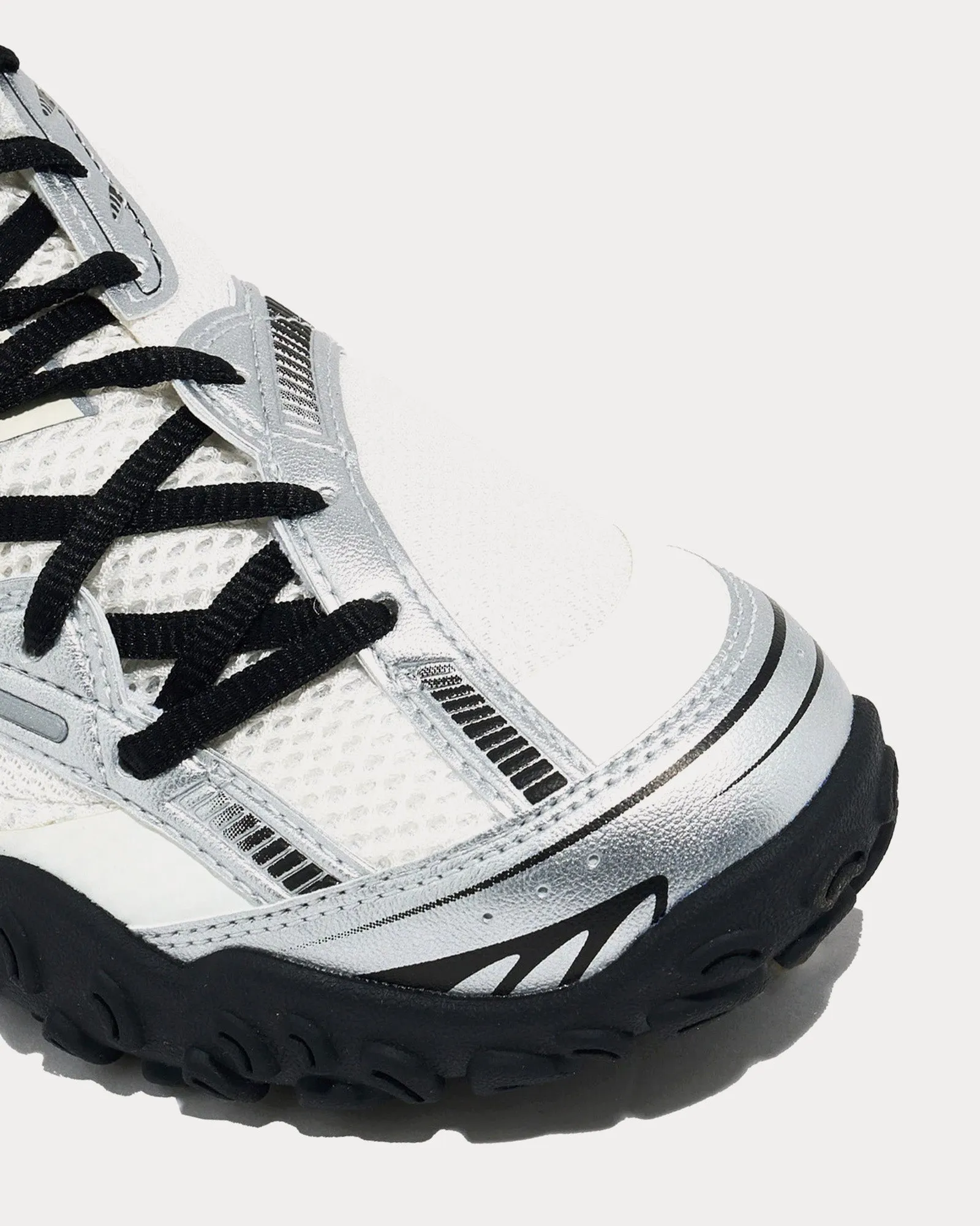 Echappe v2 White / Silver / Black Low Top Sneakers