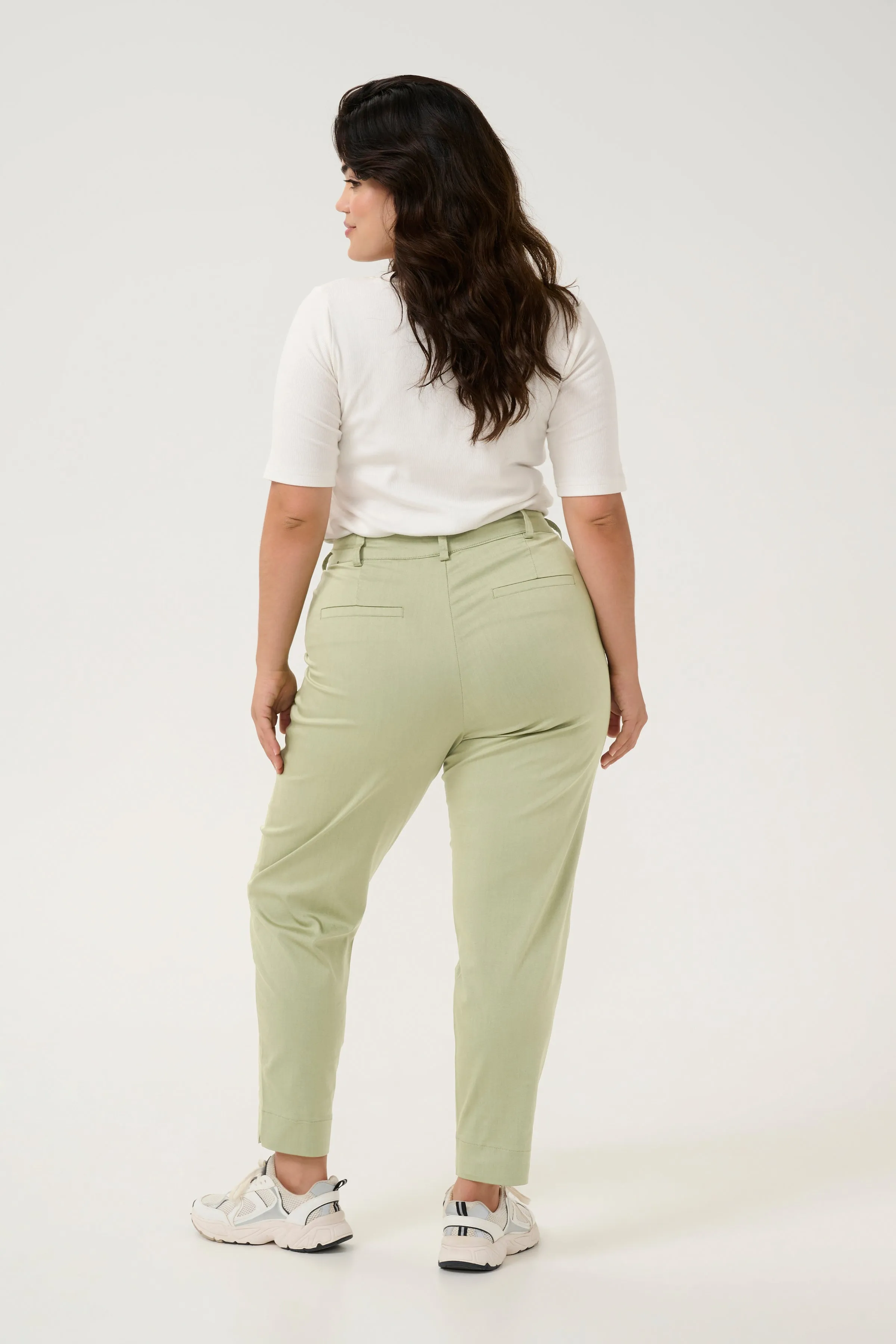 Kaffe Curve Leana Chino in Green