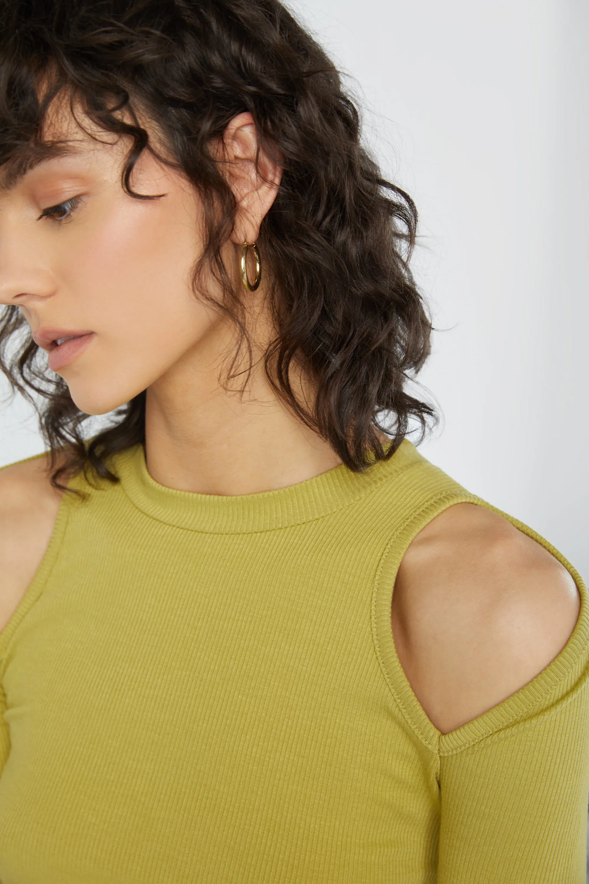 SHOULDER CUTOUT TOP