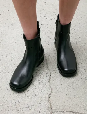 Square Boot Black